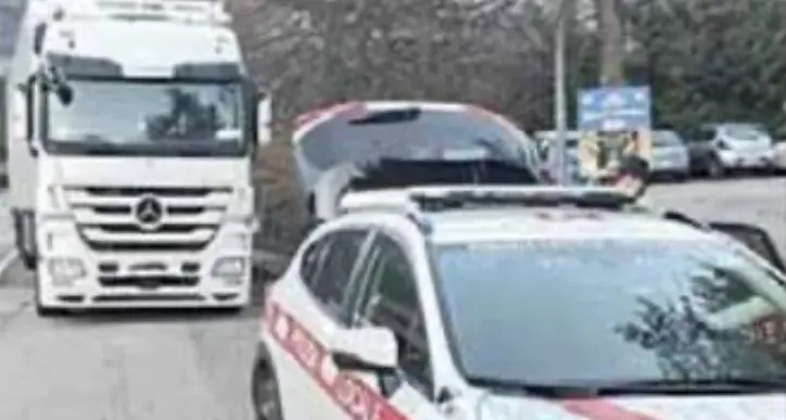 Calamita sul cronotachigrafo: multa da 1.700 euro al camionista