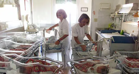 Partorisce con il cuore oppresso da un tumore, salvi lei e il bimbo