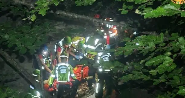 Illesi due escursionisti recuperati nella notte in Valsugana