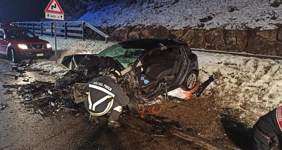 Frontale a Romeno ieri sera dopo le 21, tre persone gravi in ospedale