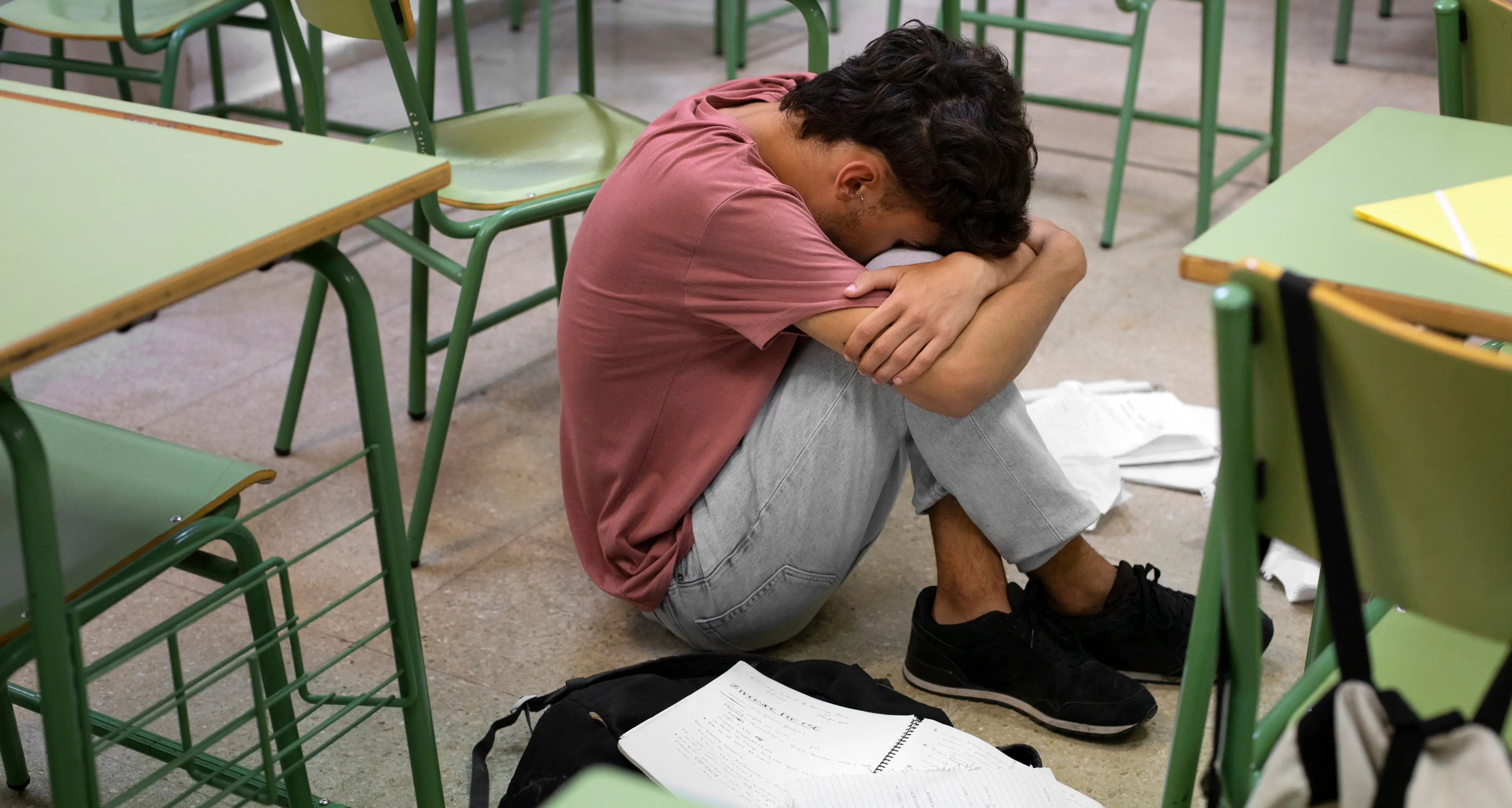 Sindaco di Cento contro i bulli: la multa da 100 a 300 euro ai genitori dei responsabili