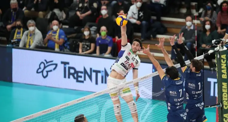 SuperLega, il derby dell'A22 premia la rimonta di Modena: Itas Trentino dal 2-0 al 2-3