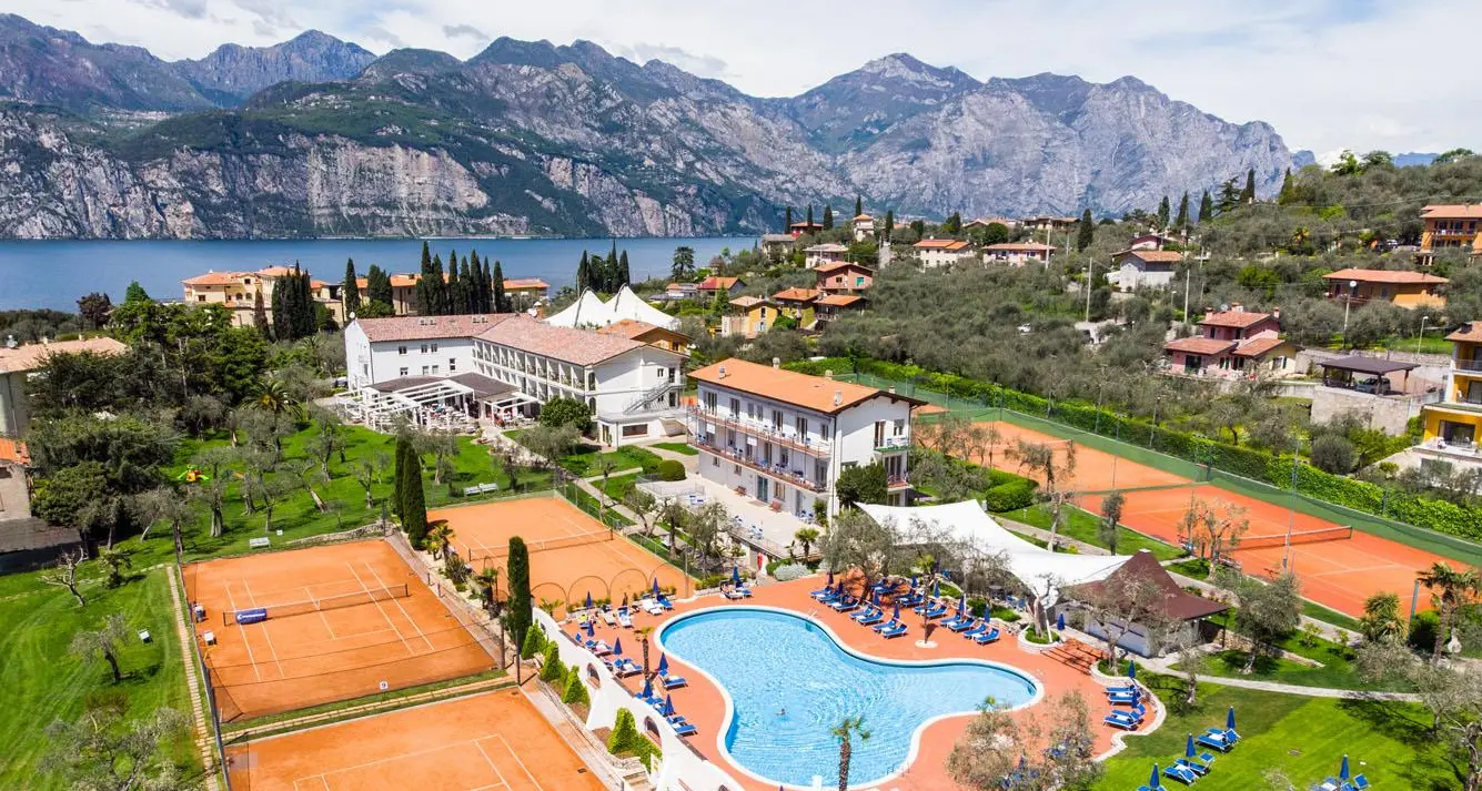 L’operazione milionaria firmata Du Lac-Arcese: creare un nuovo 5 stelle sul Garda