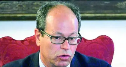 Scoppia il caso Nava, il dirigente dell’Azienda Sanitaria e la moglie giudice vaccinata fuori lista, parte una commissione d’inchiesta