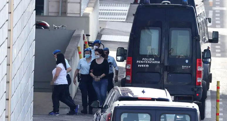 Vigilessa uccisa al confine con il Trentino, il pm di Brescia chiede l'ergastolo per i 3 imputati