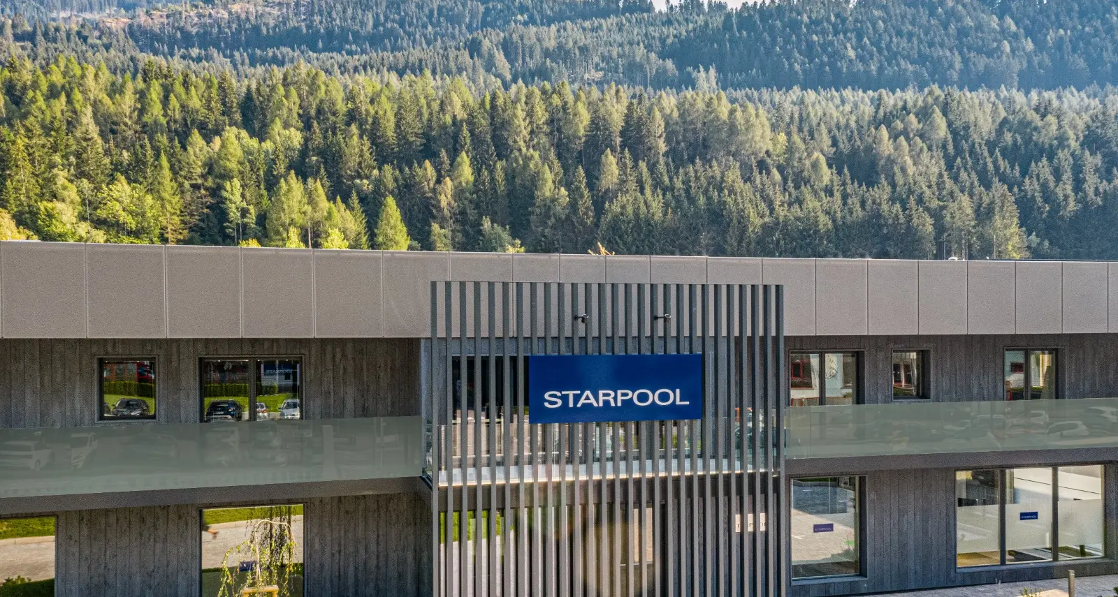 Cavalese celebra i 50 anni di Starpool, eccellenza trentina del wellness