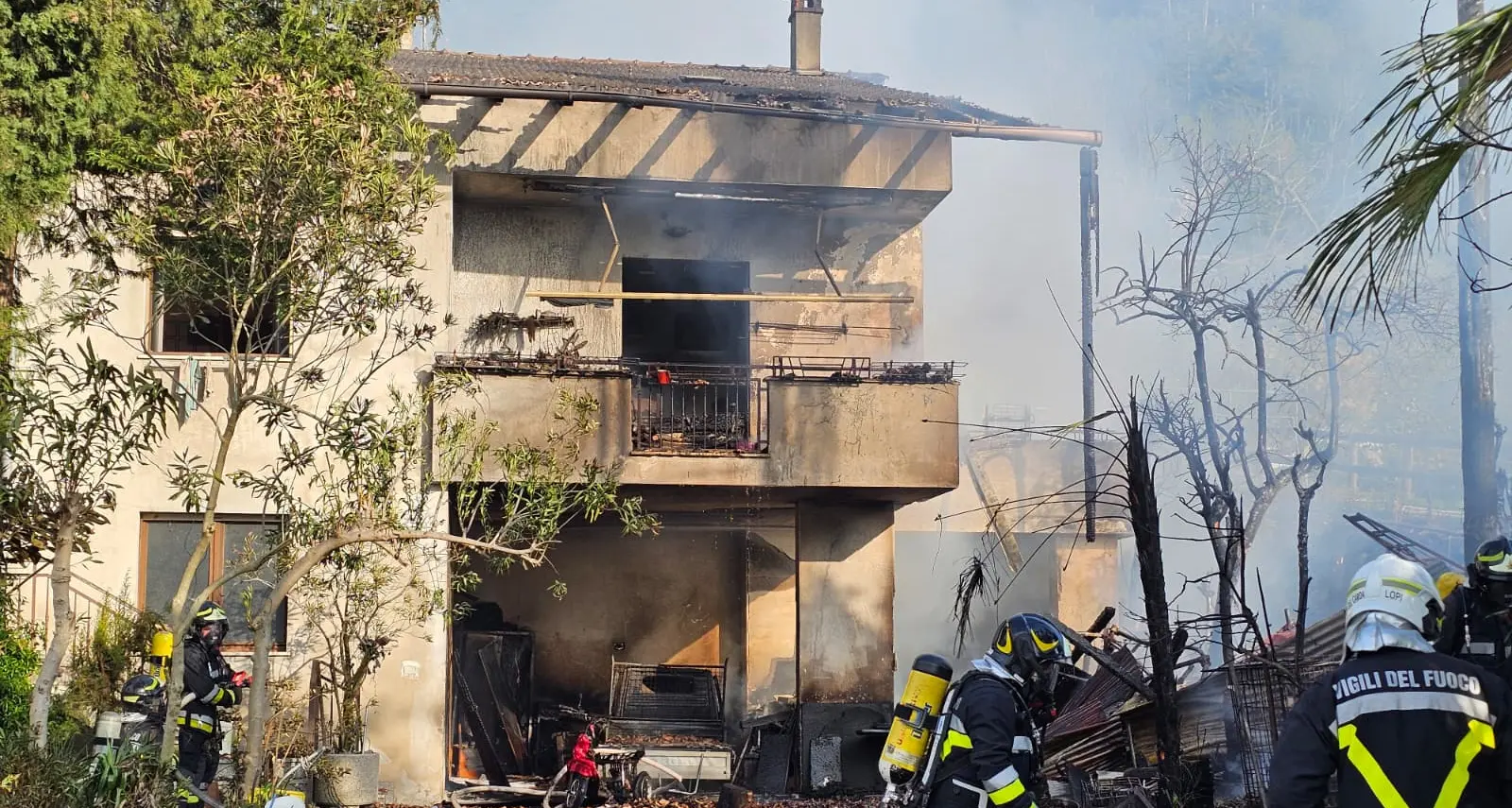Vignole, 89enne intossicato nel rogo della sua abitazione