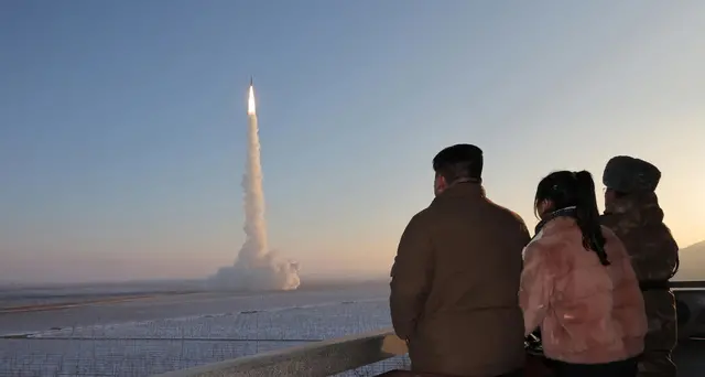 Corea del Nord, Kim: aumentare la produzione di lanciamissili