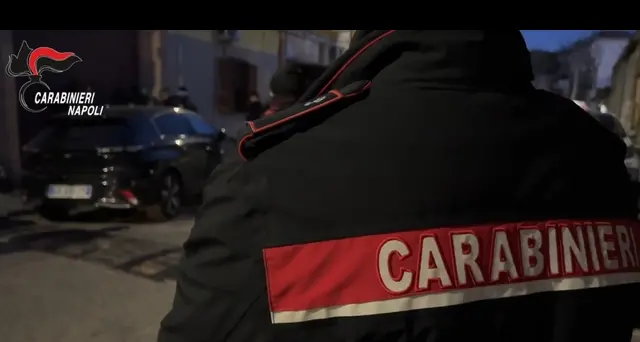 Camorra: spari in piazza a Napoli prima di Pasqua, due arresti