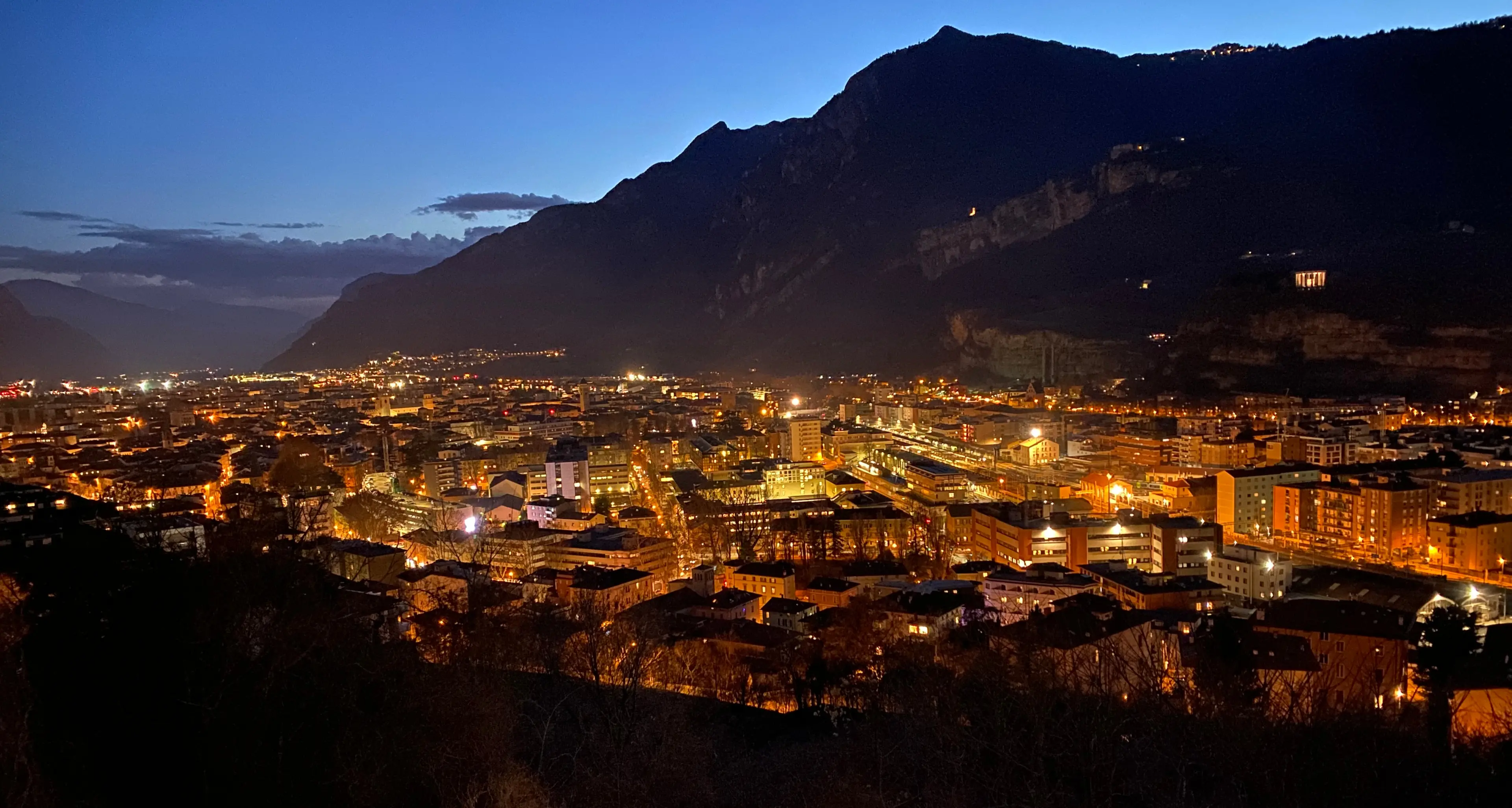 La piaga della violenza sulle donne a Trento: in aumento quelle seguite nei percorsi anti-violenza, oltre il 32% delle studentesse universitarie si sentono «insicure» a girare di notte