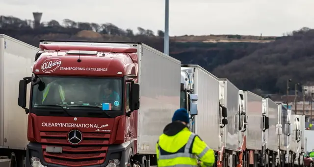 Brexit: Gb rinvia controlli doganali su merci da Ue