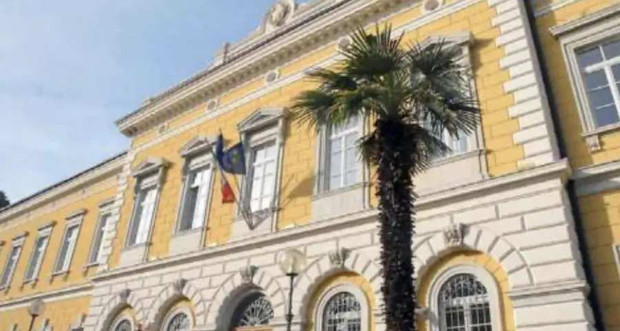 Frasi razziste al collega, un 40enne finisce nei guai: il giudice deve decidere se rinviarlo a giudizio
