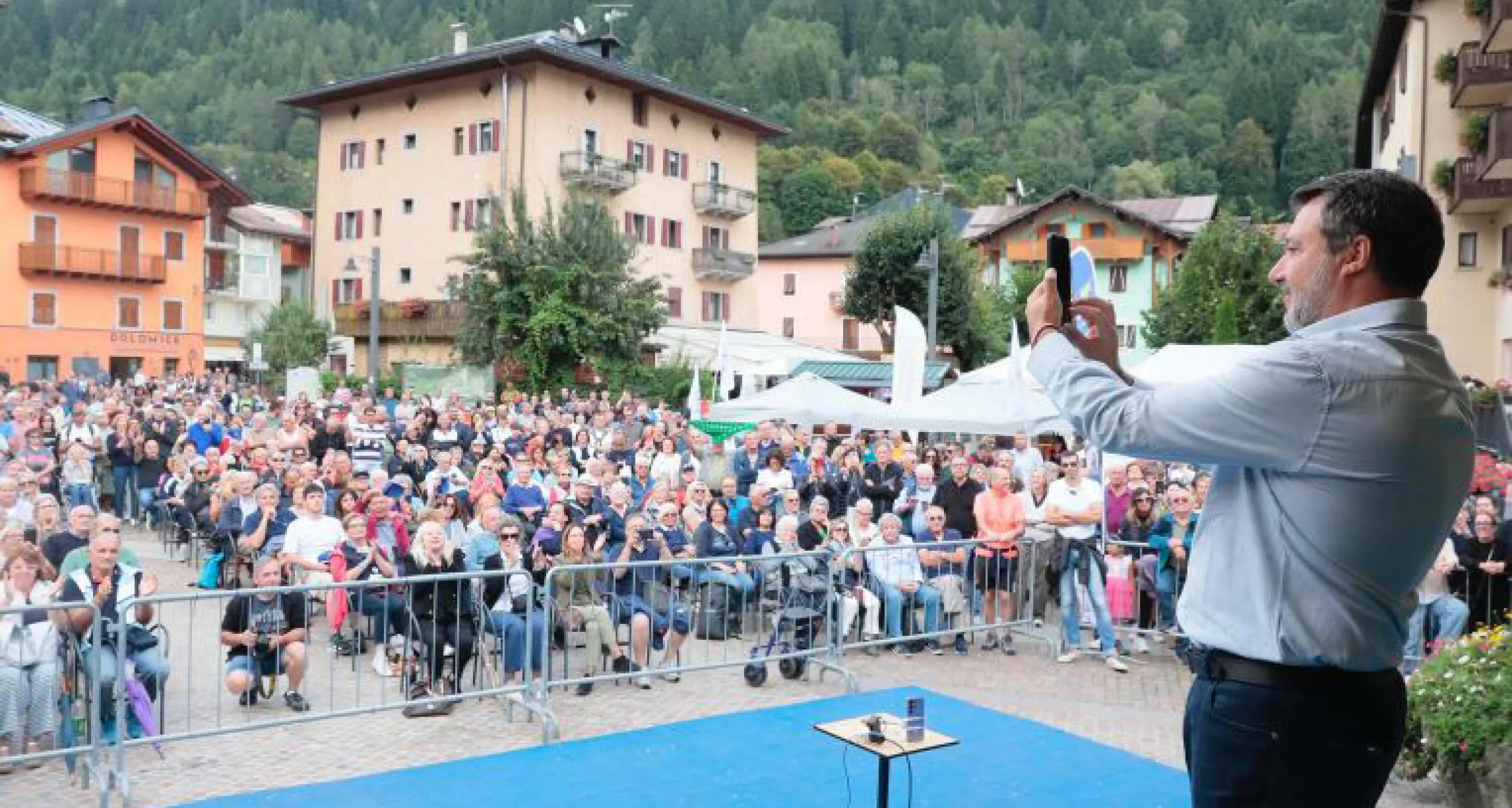 Salvini da Pinzolo rilancia contro Macron: \"È permaloso, ci vada lui in Russia\"