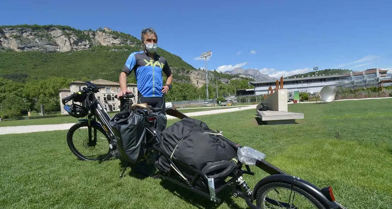 Borella e Meneghello. 3 mila chilometri in bici in cerca degli orsi europei