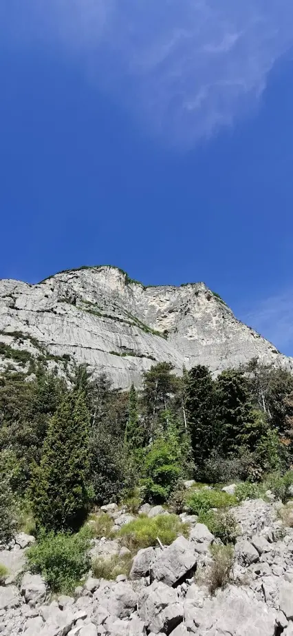 Colpito da una scarica di sassi a Cima alle Coste, gravissimo un climber tedesco