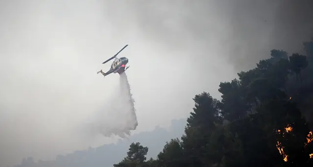 Grecia: dopo Rodi e Corfù, gli incendi colpiscono anche Eubea