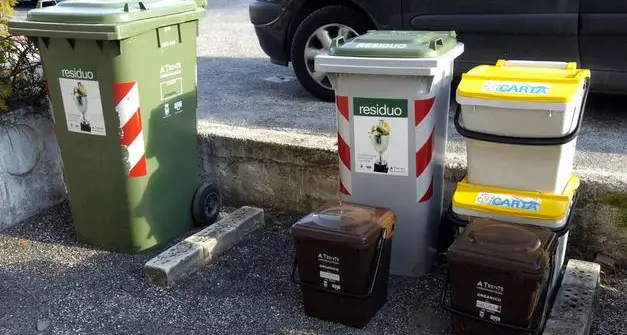 Tariffa rifiuti, a Trento aumenti del 4% per le famiglie: c’è il nuovo bonus sociale