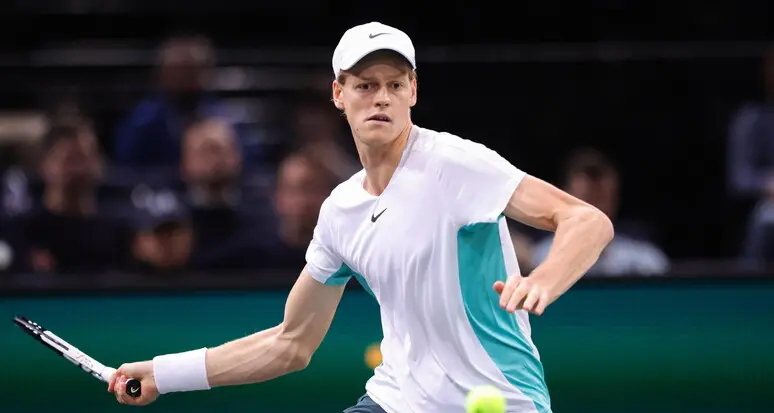 Tennis: Sinner conquista Wimbledon e risponde alle critiche