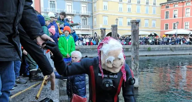 Riva del Garda, torna la Befana Subacquea: festa sul lago il 6 gennaio