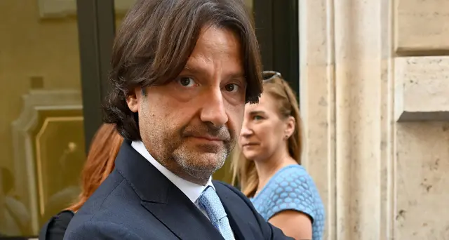 FdI: regalati cravatta e foulard a parlamentari