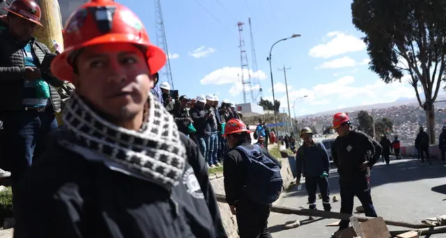 Bolivia, scontri a La Paz: i minatori chiedono le dimissioni del presidente Paz