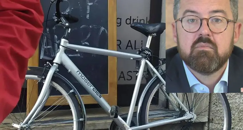 Rubata la bici del sindaco Ianeselli, che poi la ritrova e adesso consiglia: «Legatela sempre»