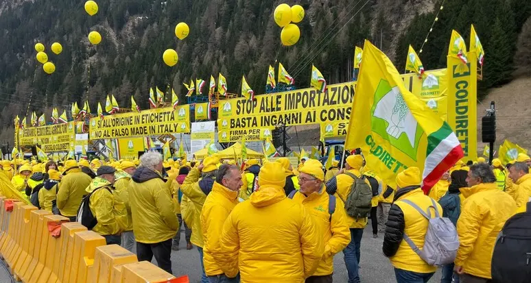 Coldiretti torna al Brennero: migliaia in protesta per etichette e costi