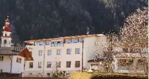 Brunico, bimbo di sette anni sviene a scuola e muore poco dopo in ospedale