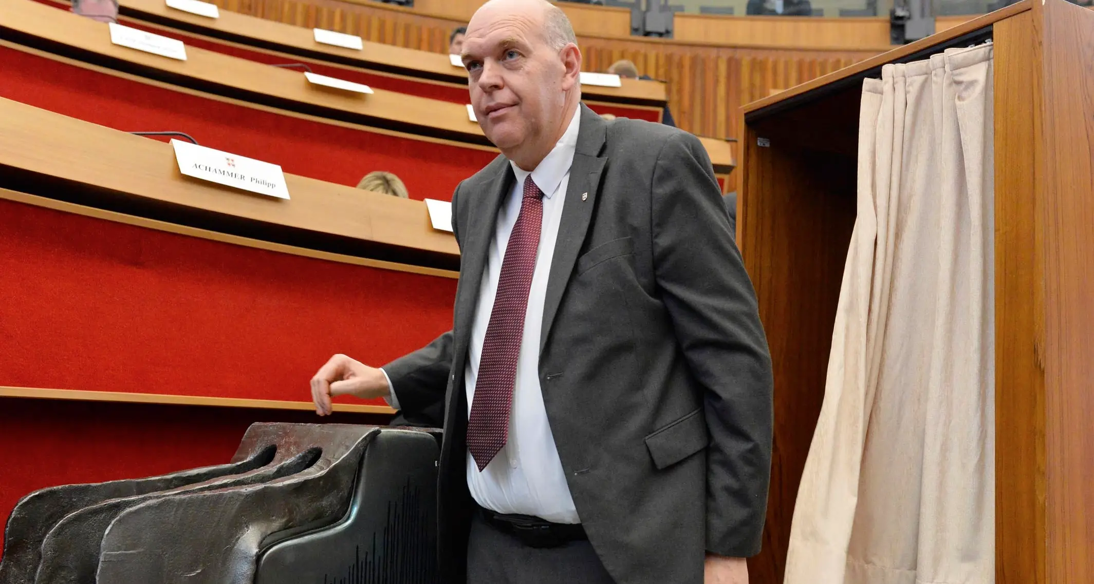 Aumento degli stipendi dei consiglieri, per il leghista Paccher «era previsto da una legge del centrosinistra». Ma è davvero così?