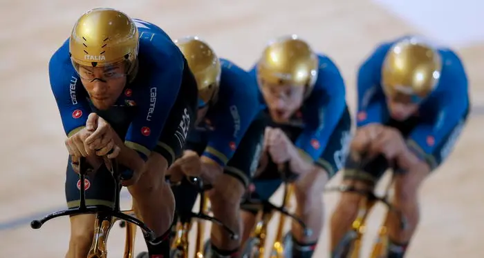 Italia mondiale, anno infinito: Ganna e i suoi vincono l’oro a Roubaix nell’inseguimento su pista battendo la Francia