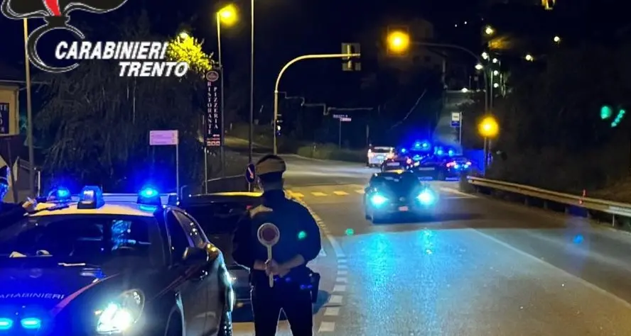 Tragedia sfiorata a Pergine: denunciato un conducente ubriaco che ha quasi investito il personale di soccorso