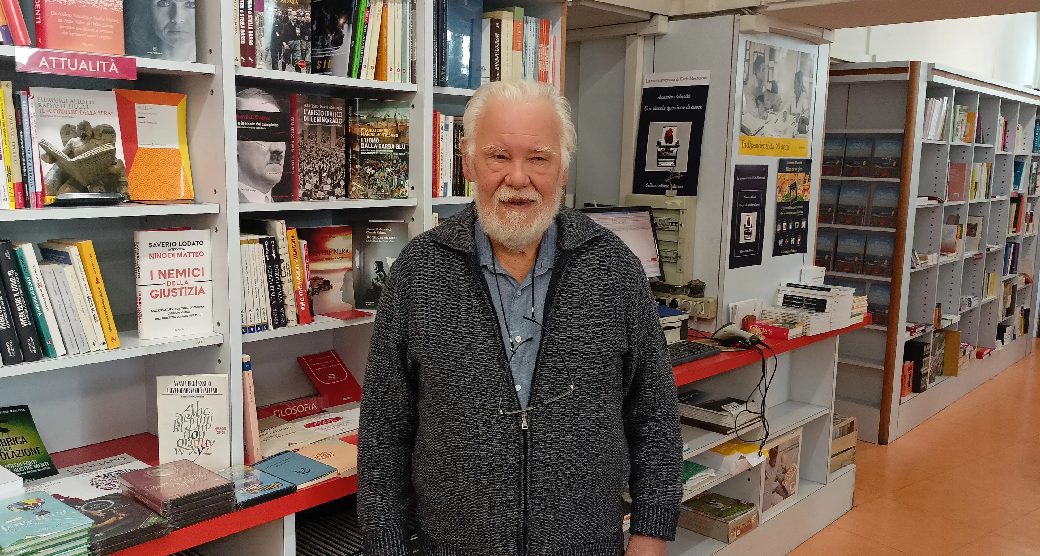 Addio alla «Rosmini», da mezzo secolo la libreria amata da tutti i roveretani