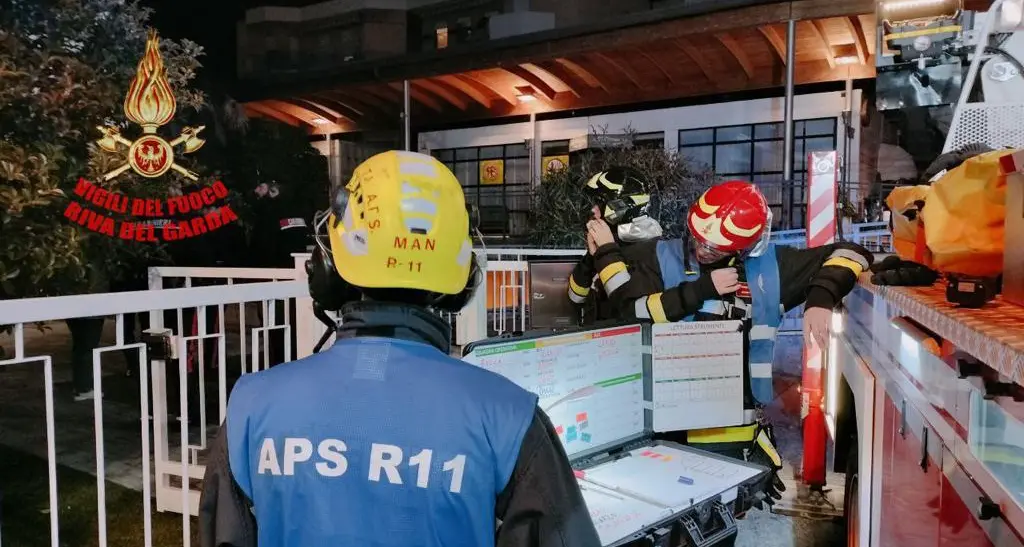 Riva del Garda, incendio della canna fumaria nella notte, salvata un'anziana