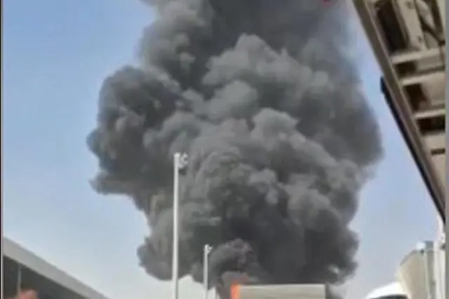 Almeno un morto e 11 feriti nel nuovo attacco all'aeroporto di Riad