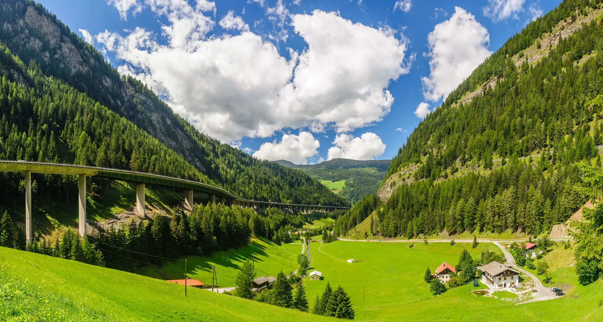 La proposta delle camere di commercio di Trento, Bolzano, Tirolo e Monaco: allentare i divieti notturni al Brennero