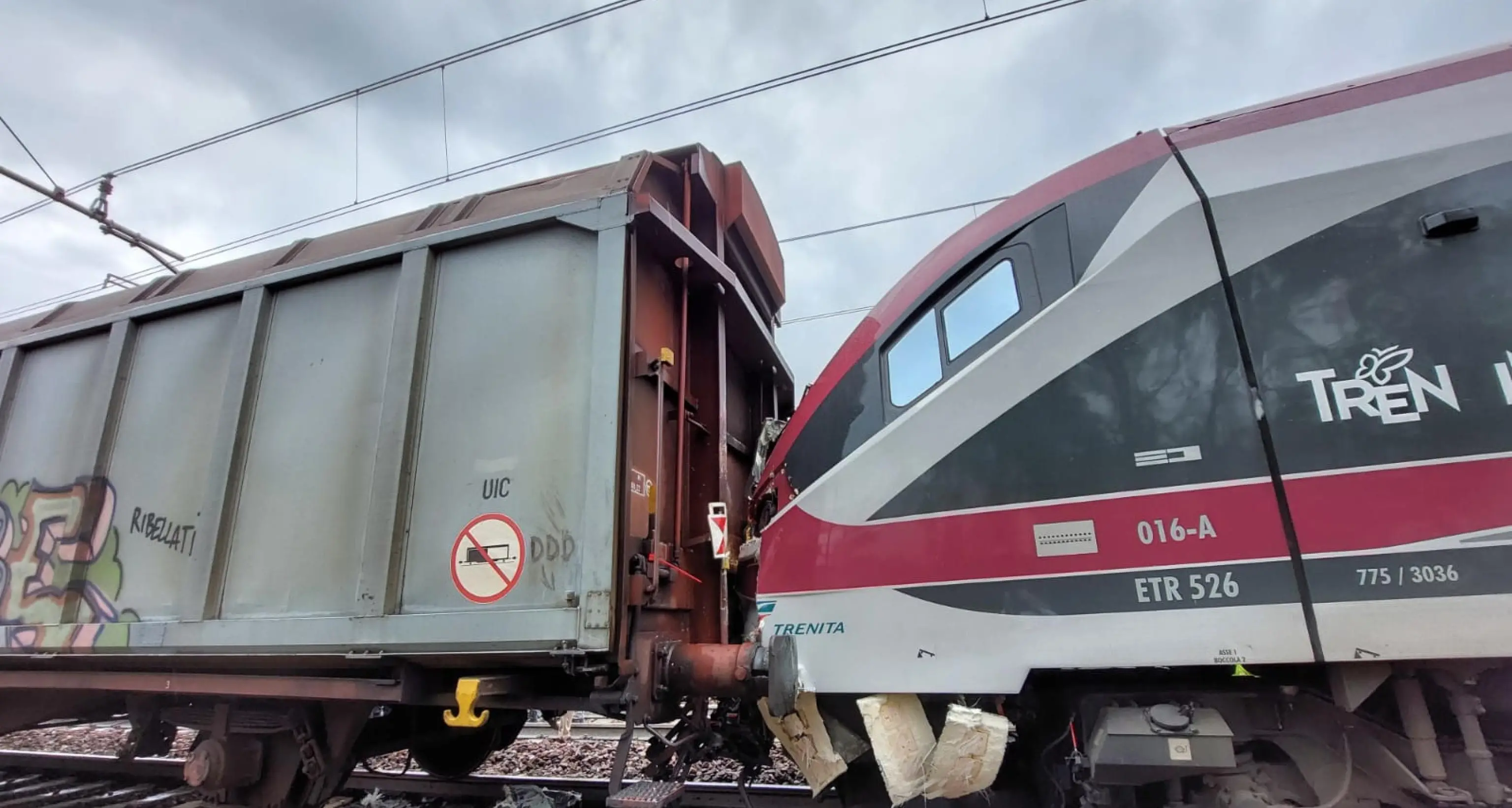 Sono stati rimossi i carri merci sulla linea Brennero-Trento. L’alta velocità e i regionali restano sospesi