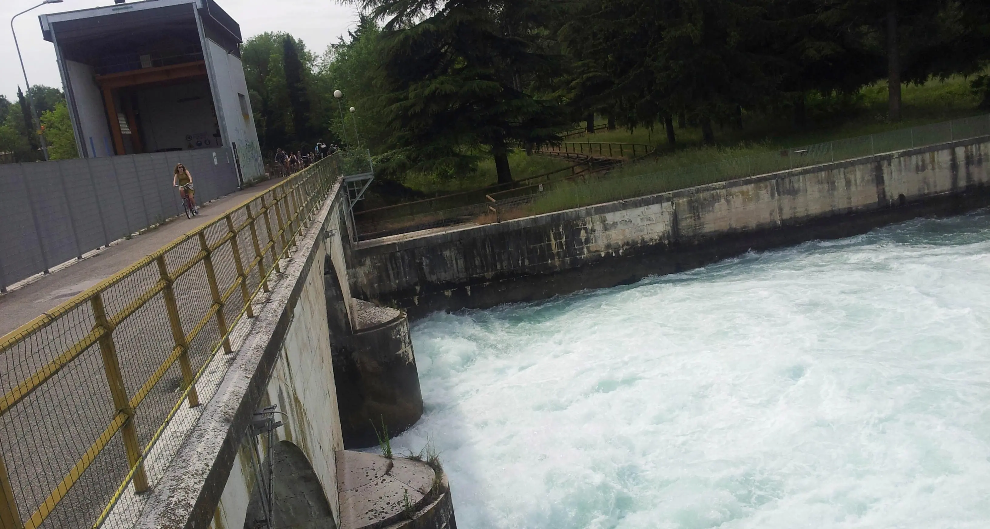 Siccità, limitata al minimo l’uscita delle acque del Garda nel fiume Mincio alle chiuse di Salionze