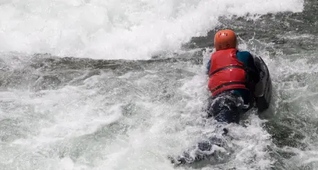 Infarto mentre fa hydrospeed sul Noce, muore a 29 anni un turista lombardo