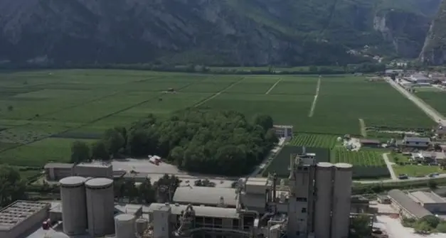 Italcementi alle Sarche, la riaccensione dei forni fa paura a vino e turismo. E ai residenti