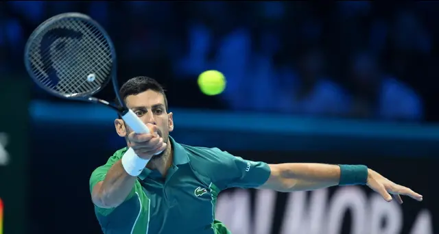 Atp Finals: Djokovic batte Alcaraz, farà finale con Sinner