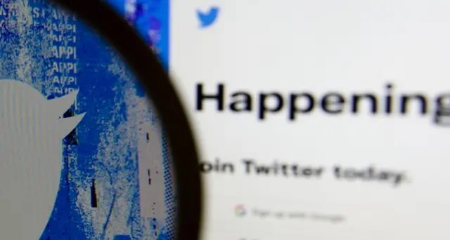 Twitter: Musk, accordo temporaneamente sospeso