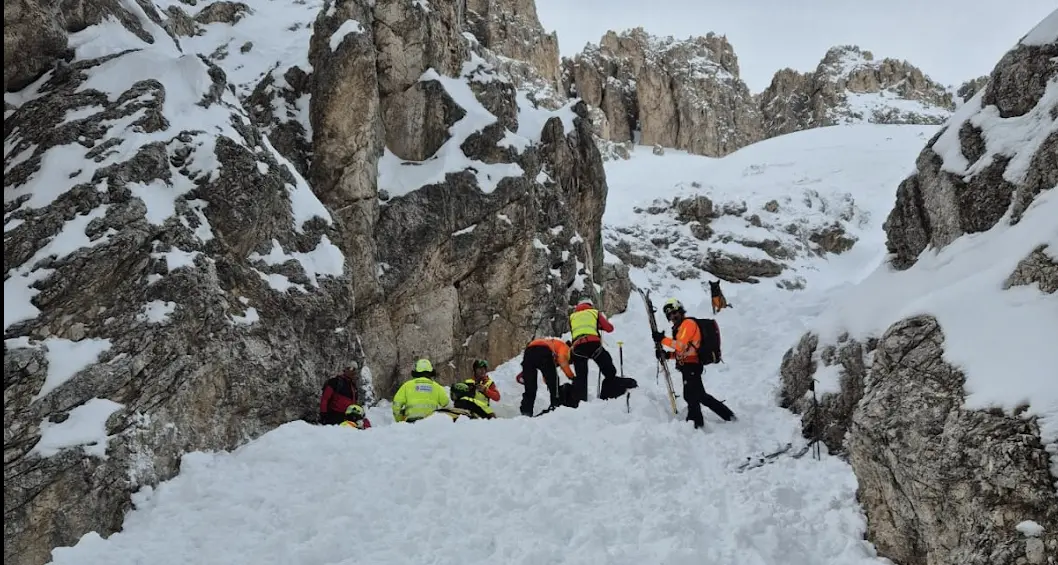 Valanga al Passo Vajolet: intervento di soccorso per due ciaspolatori, uno in gravi condizioni