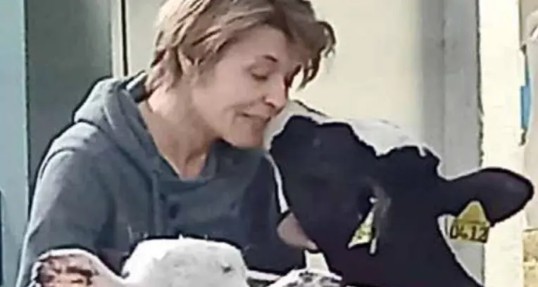 Drena: faceva nascere i bambini, ora lo fa con le mucche