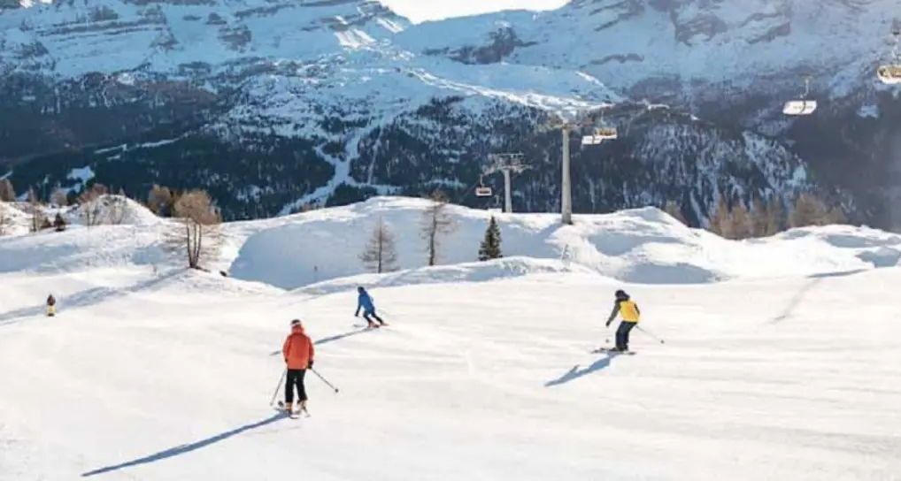 Madonna di Campiglio, debutta il numero chiuso: il primo giorno sfiorato il tetto dei 14mila skipass
