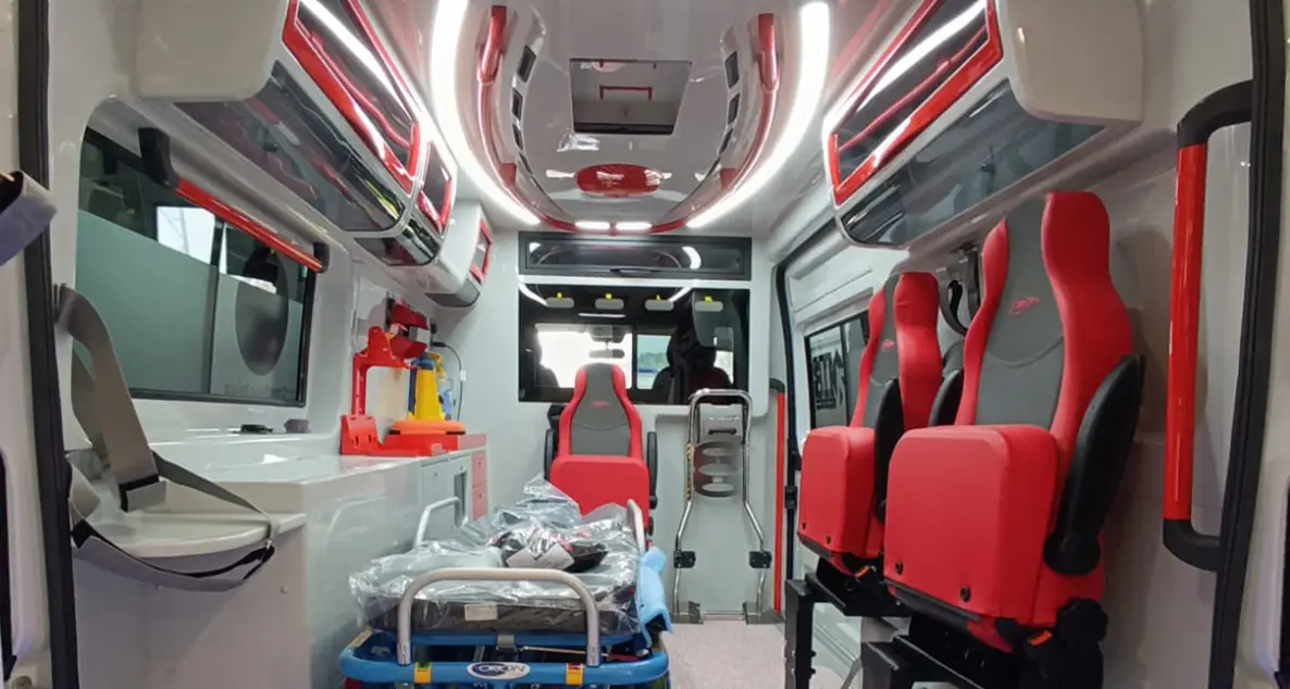 Scontro moto-furgone a Candriai, sette feriti (fra cui tre bambini), ma nessuno in modo grave
