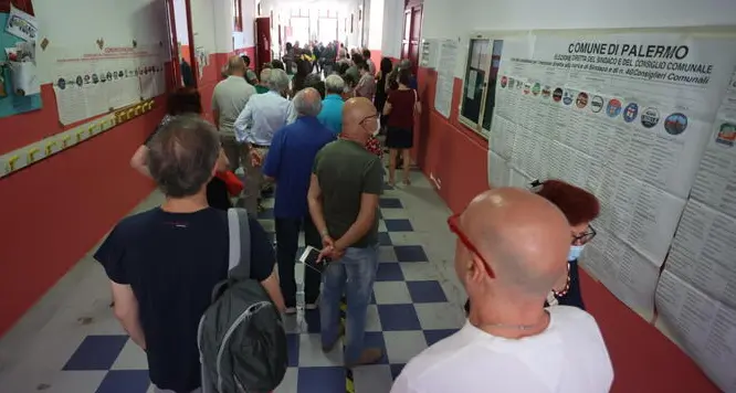 Scandalosa Palermo: c'è la partita, 174 presidenti di seggi danno forfait