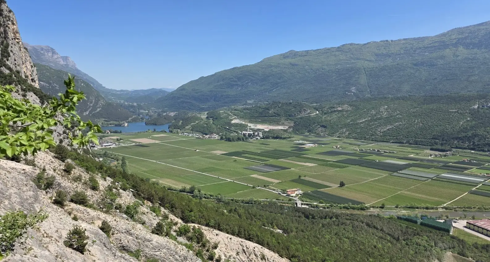 Dai rocciatori bloccati in parete alle scariche di sassi, passando per i base jumper: raffica di interventi del Soccorso alpino