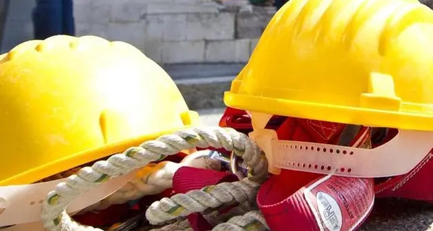 Mezzocorona, cade per diversi metri nel cantiere della nuova scuola: grave un operaio