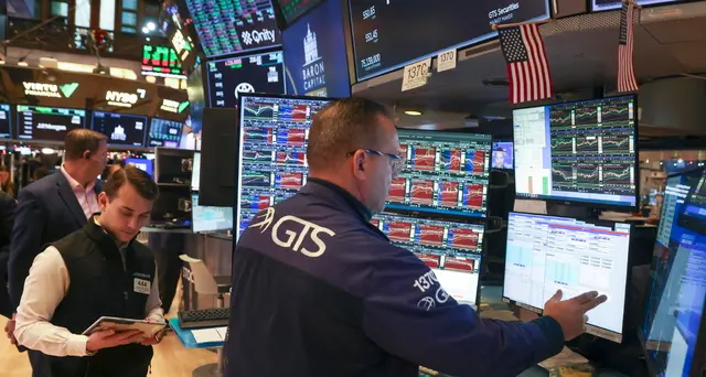 Wall Street apre in rialzo, S&P 500 supera per la prima volta i 7.000 punti
