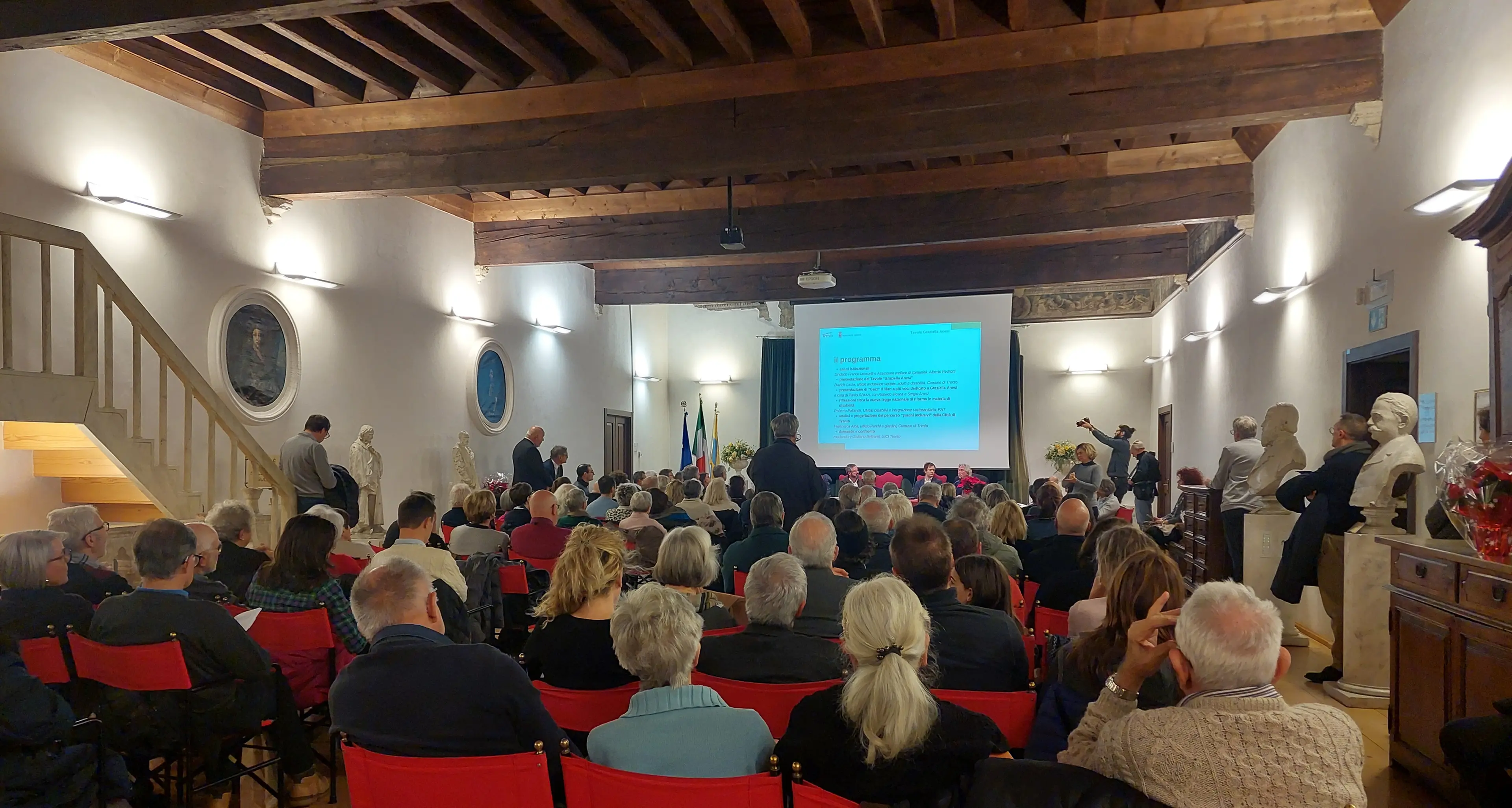 Trento: una sala gremita per ricordare Graziella Anesi con la presentazione del libro a lei dedicato